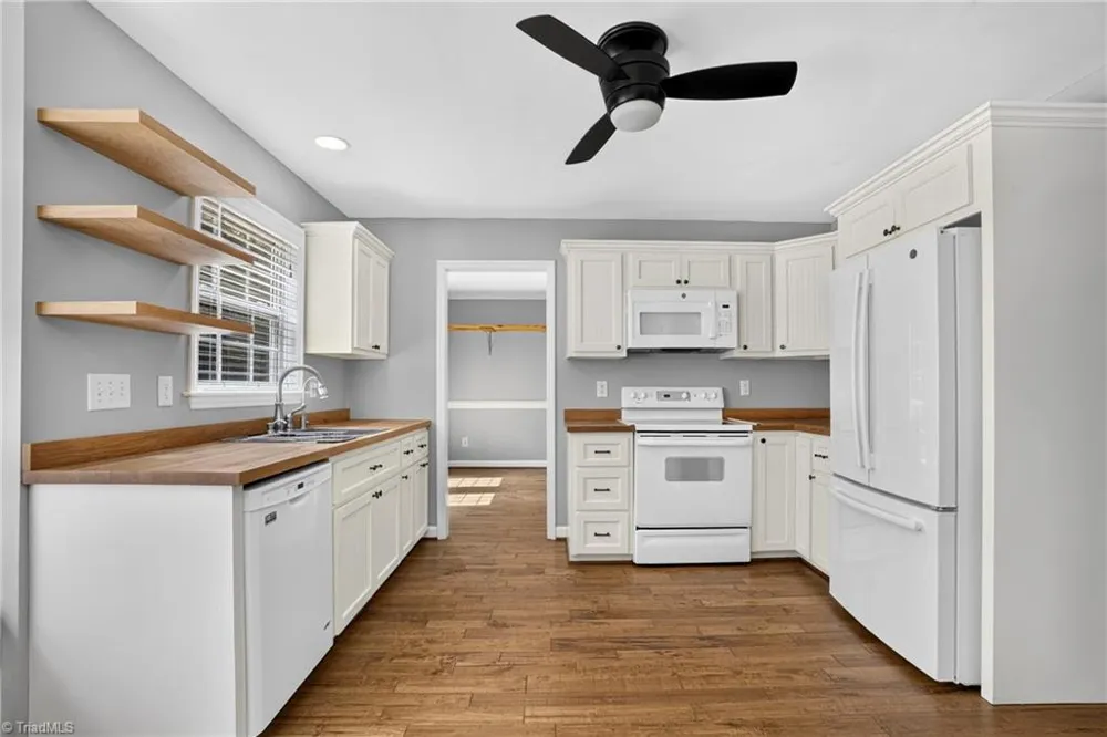 7523 Kristen Drive Oak Ridge, NC 27310
