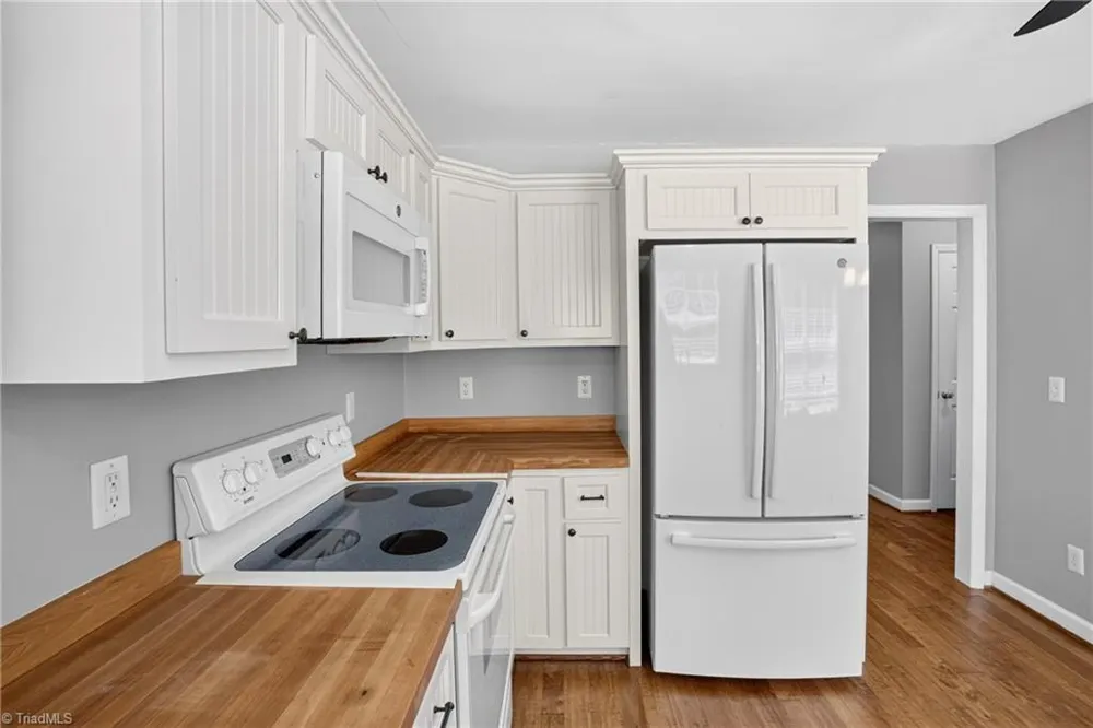 7523 Kristen Drive Oak Ridge, NC 27310