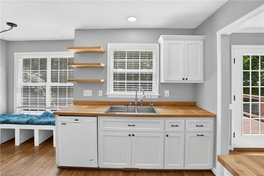7523 Kristen Drive Oak Ridge, NC 27310