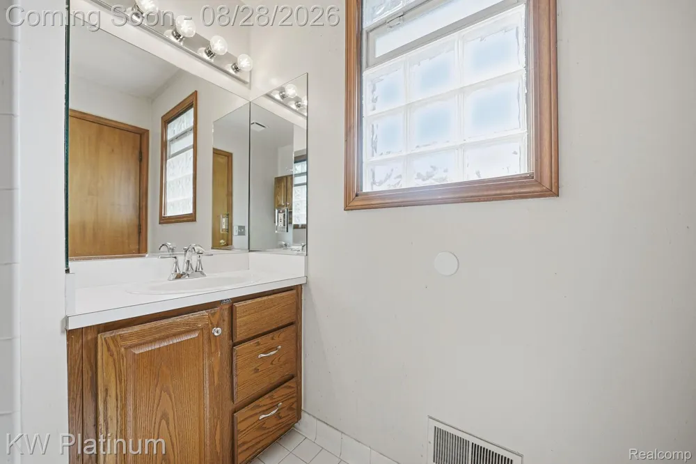 46439 Greenbriar Drive Chesterfield Township, MI 48051