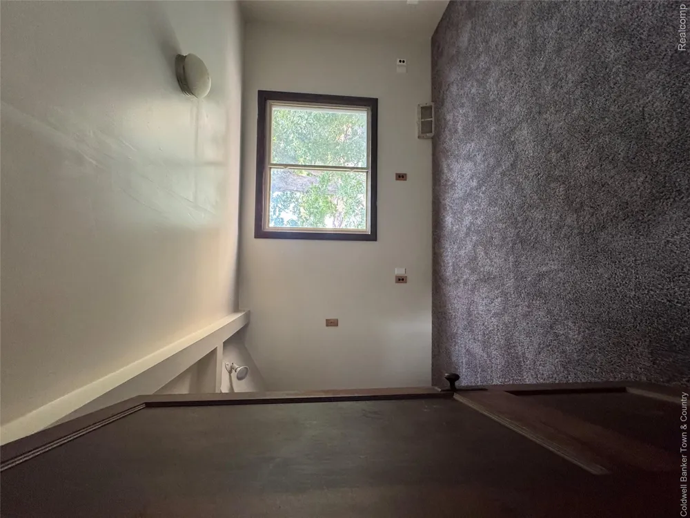 18647 Robert Street Melvindale City, MI 48122