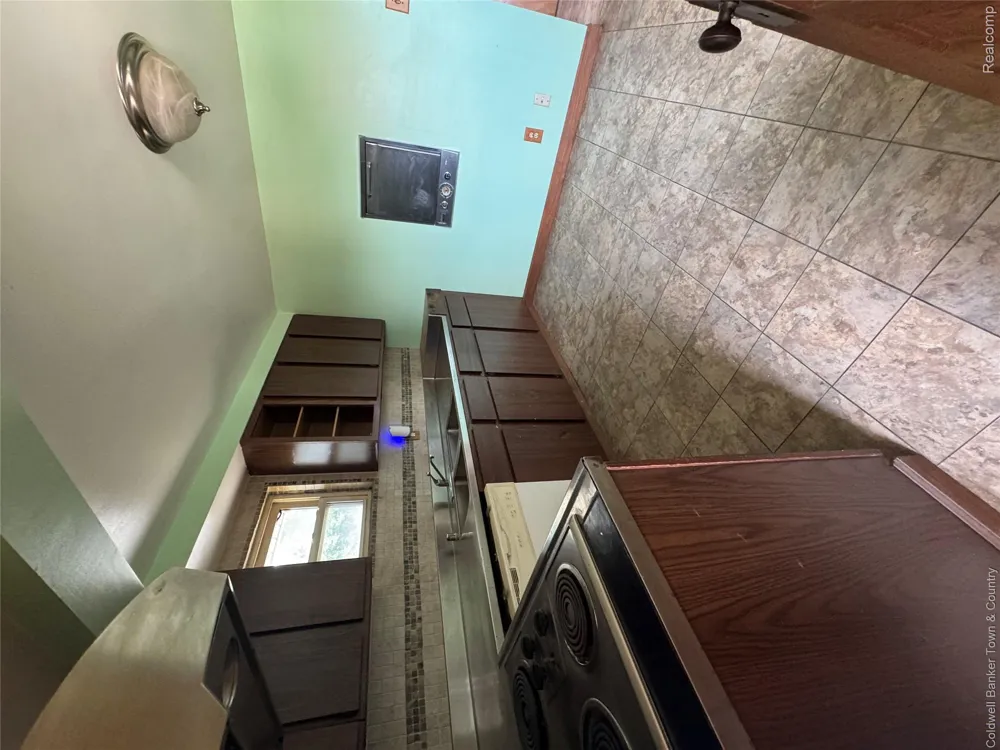 18647 Robert Street Melvindale City, MI 48122