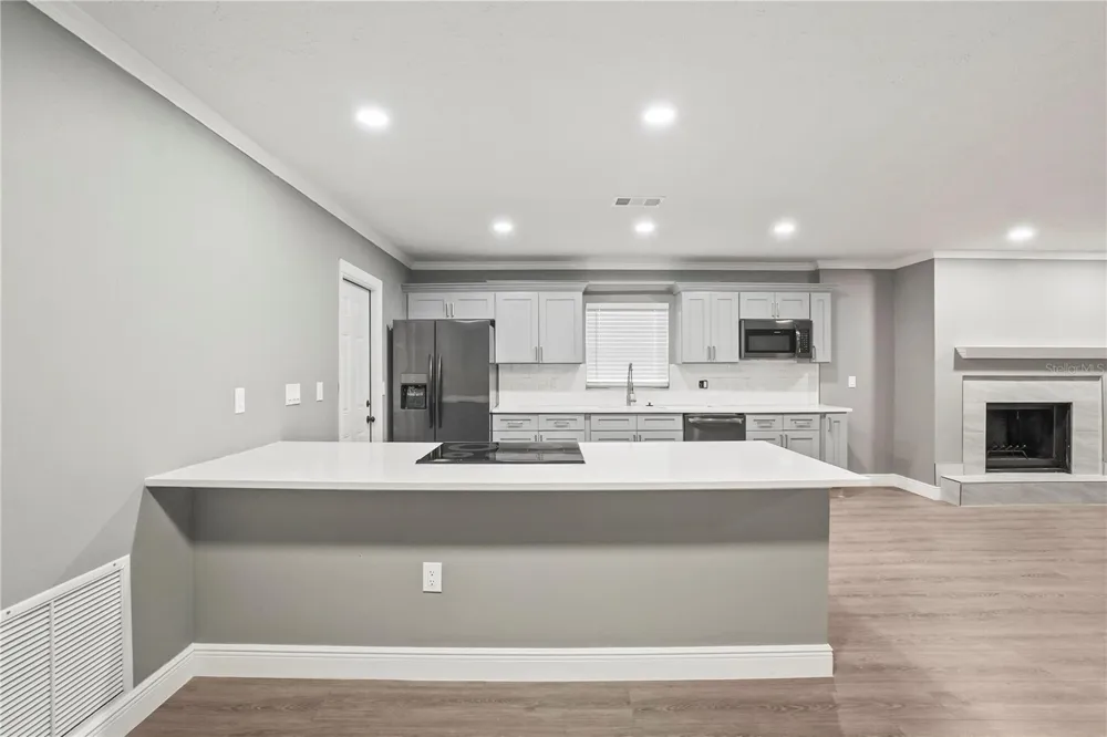 1901 LAKEVIEW DRIVE Brandon, FL 33511