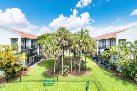 2940 Forest Hills Blvd #C3L