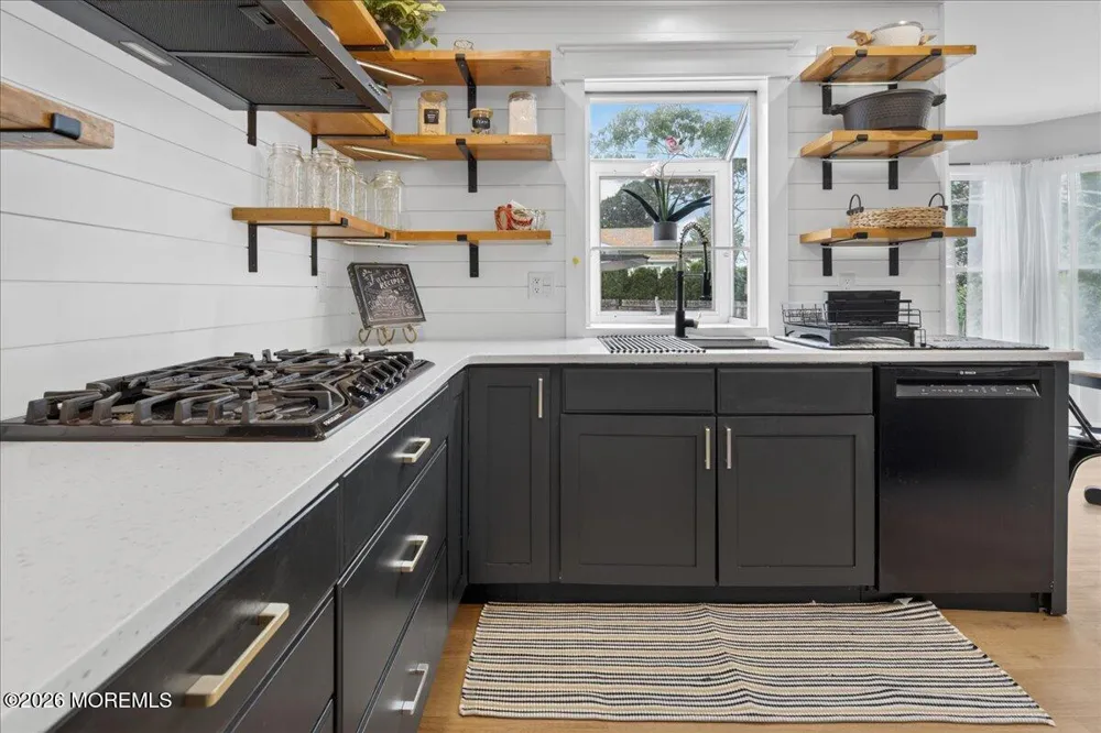 591 Pirate Lane Manahawkin, NJ 08050