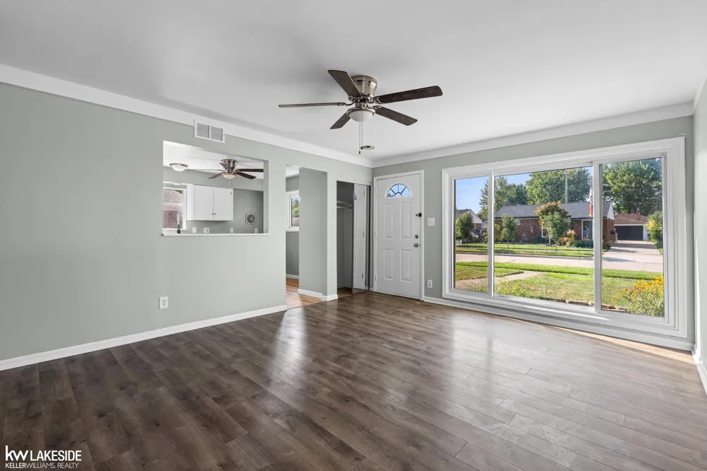 21537 Parkway Street St Clair Shores City, MI 48082