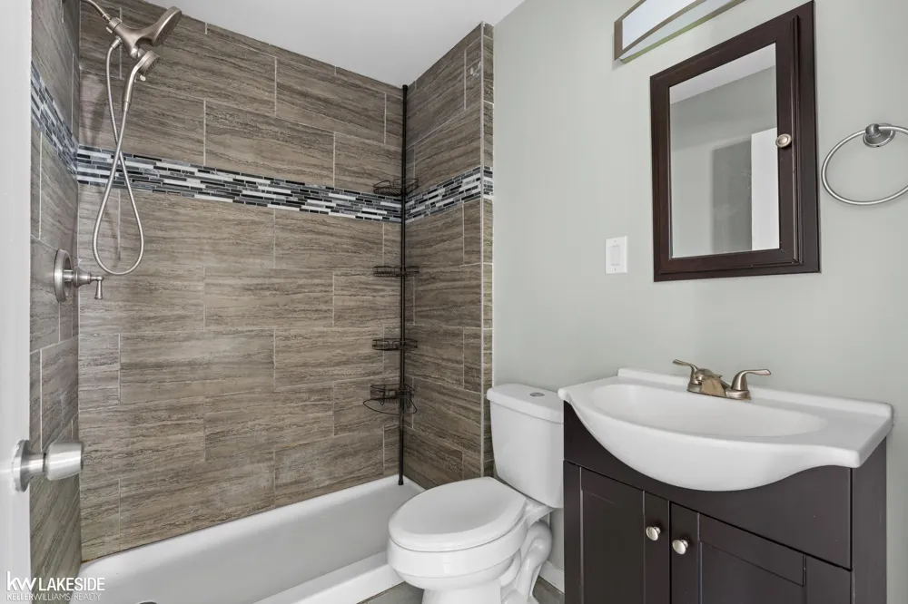21537 Parkway Street St Clair Shores City, MI 48082