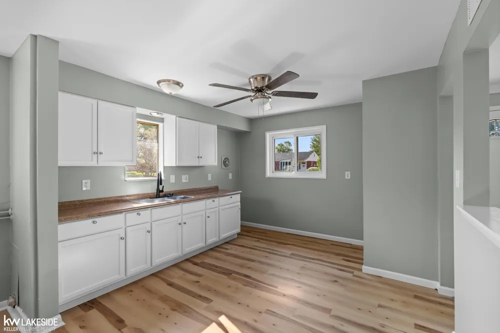 21537 Parkway Street St Clair Shores City, MI 48082