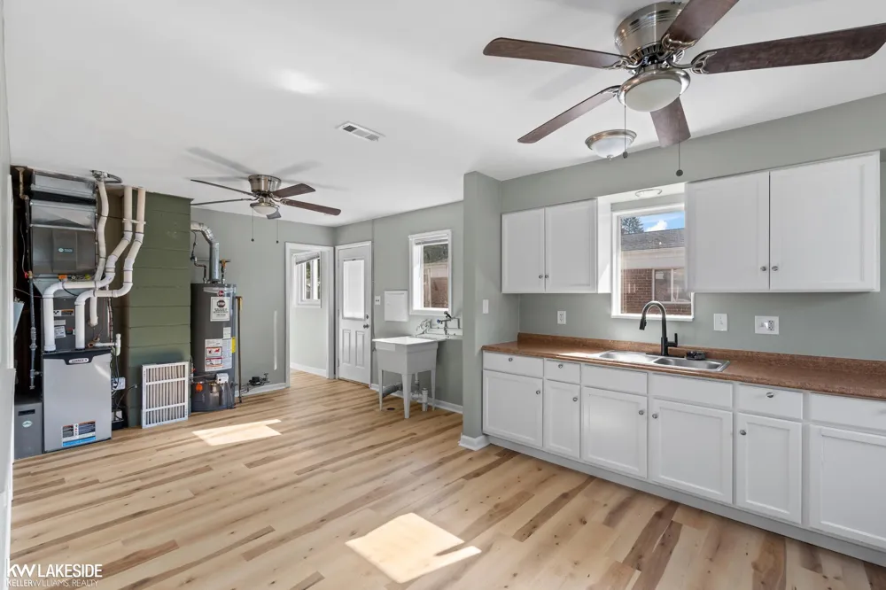 21537 Parkway Street St Clair Shores City, MI 48082