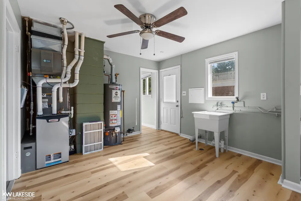 21537 Parkway Street St Clair Shores City, MI 48082