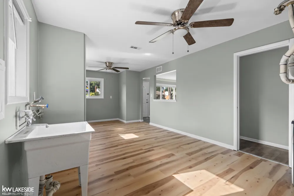 21537 Parkway Street St Clair Shores City, MI 48082