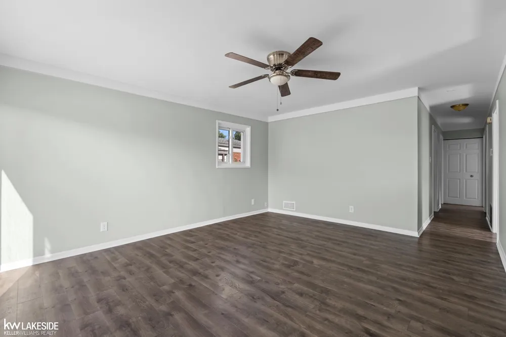 21537 Parkway Street St Clair Shores City, MI 48082