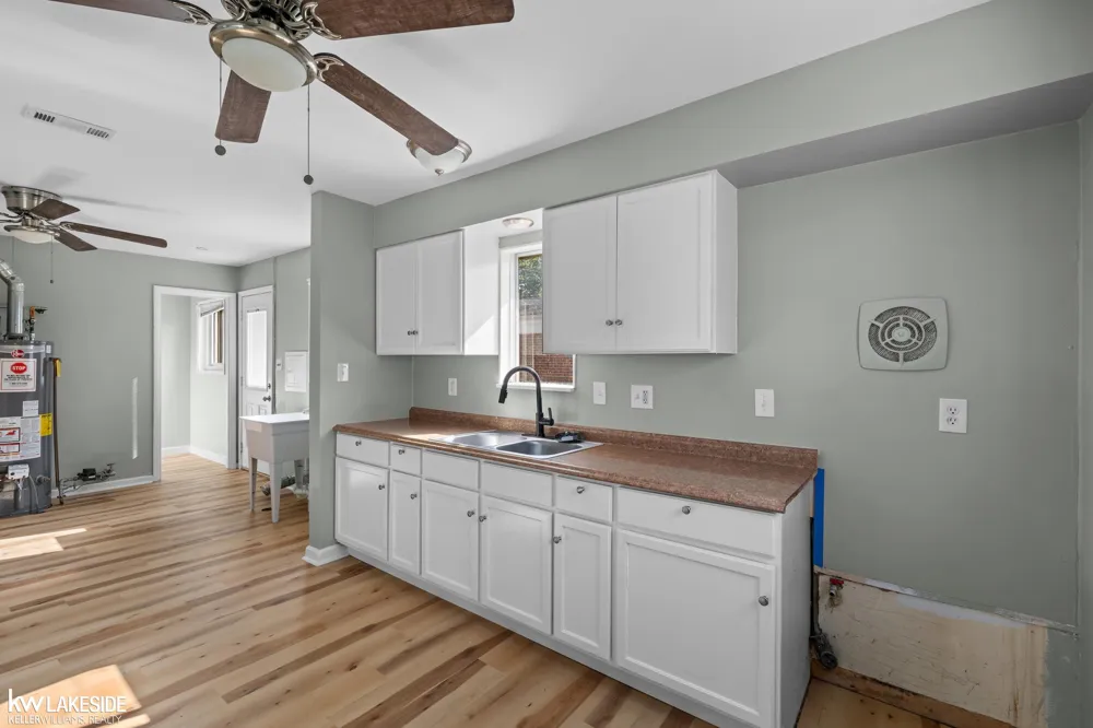 21537 Parkway Street St Clair Shores City, MI 48082
