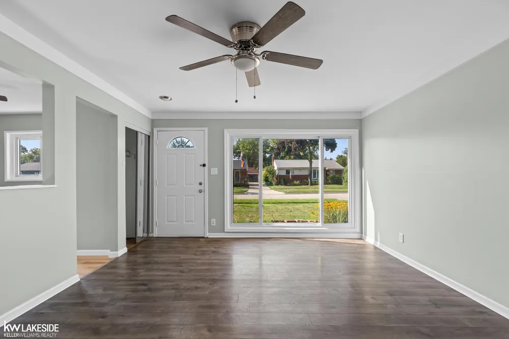 21537 Parkway Street St Clair Shores City, MI 48082
