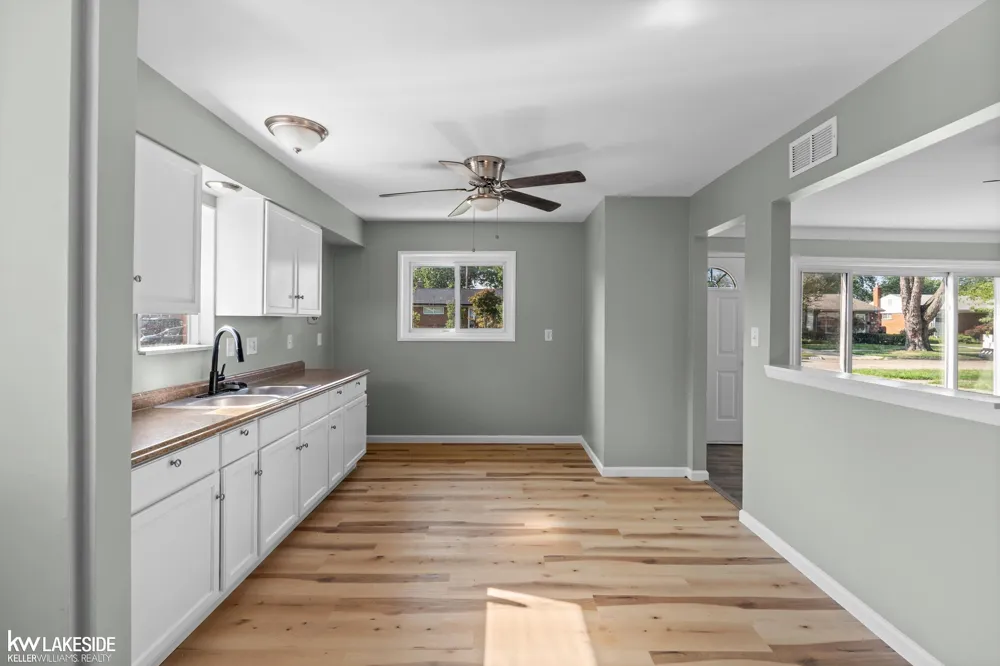 21537 Parkway Street St Clair Shores City, MI 48082