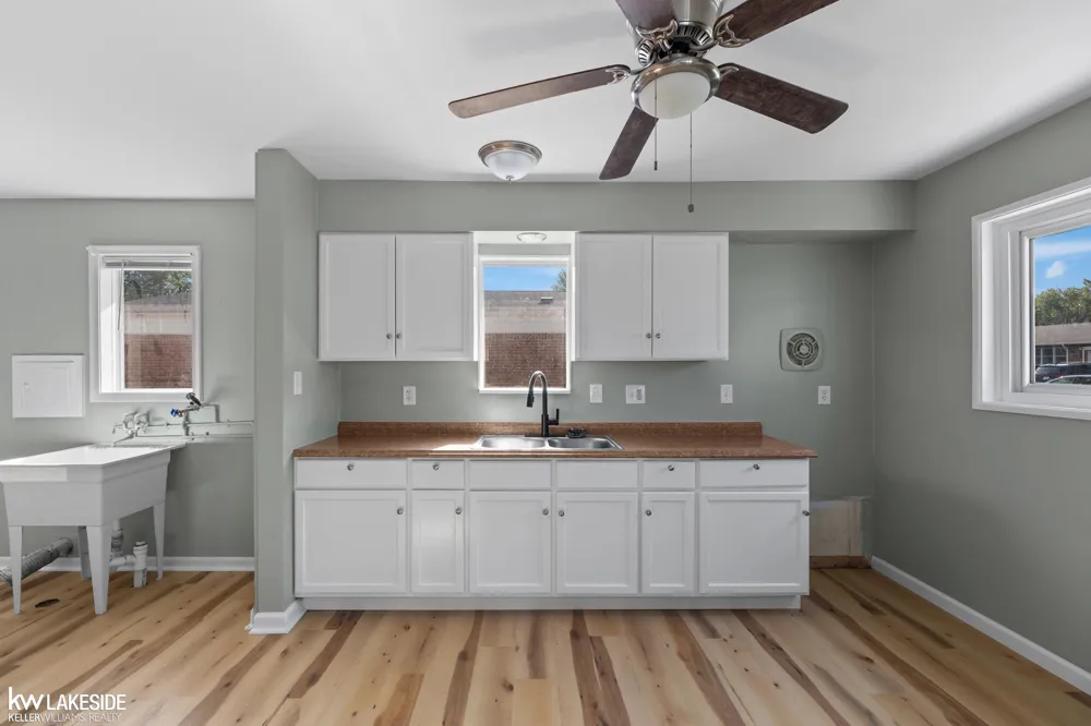 21537 Parkway Street St Clair Shores City, MI 48082