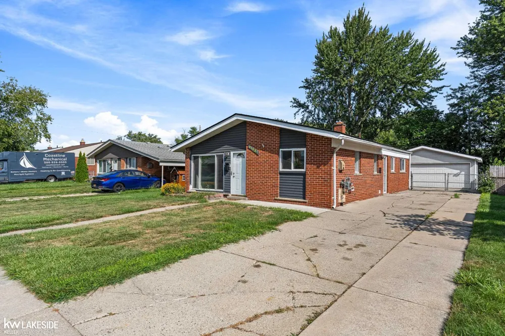21537 Parkway Street St Clair Shores City, MI 48082