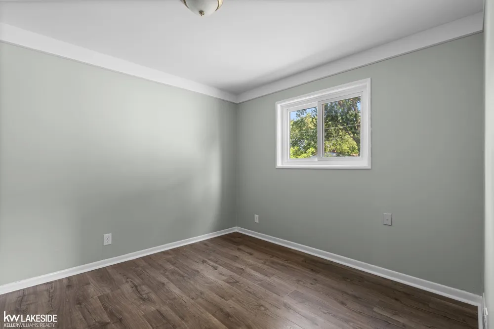 21537 Parkway Street St Clair Shores City, MI 48082