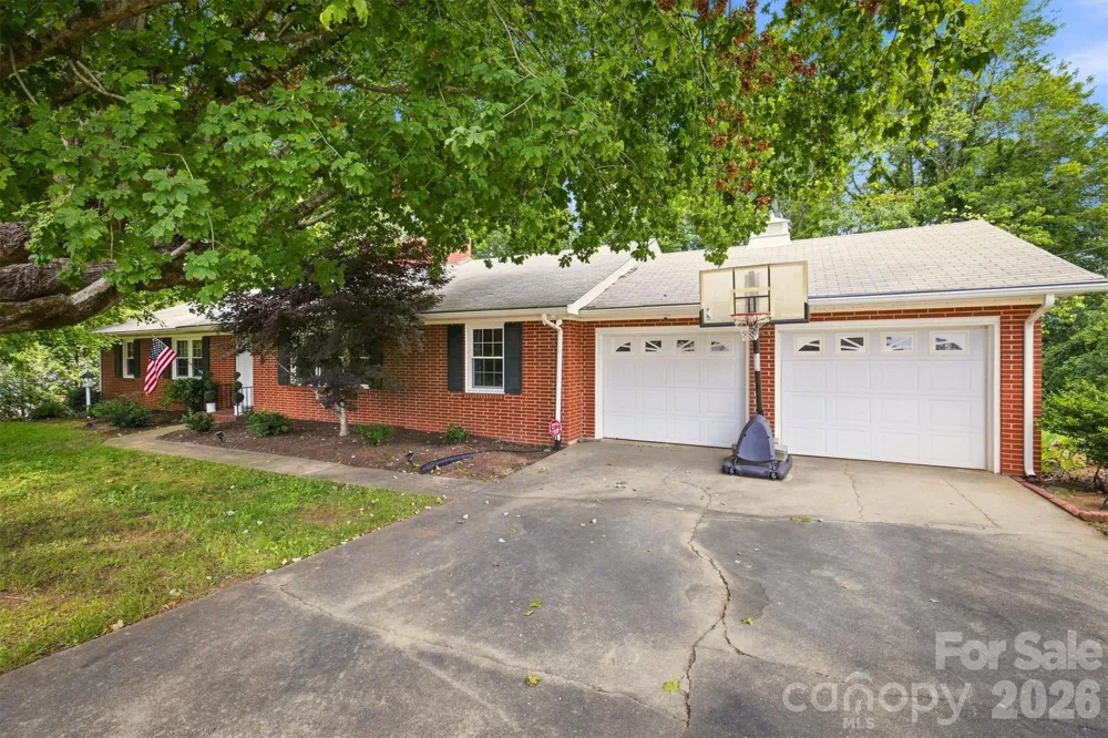 1009 Randolph Circle SE Lenoir, NC 28645
