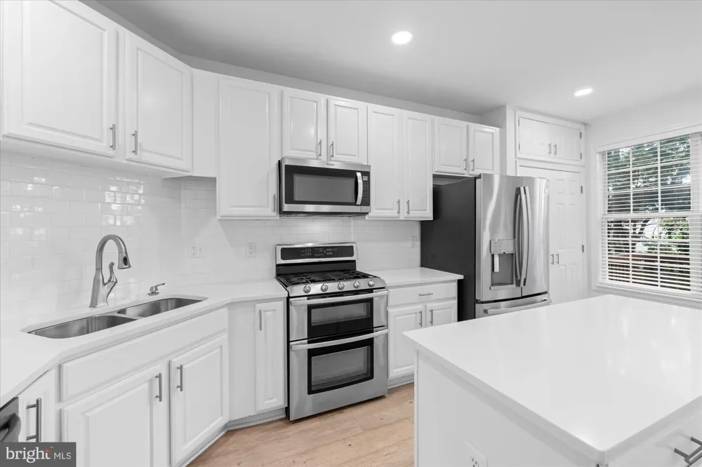 329 HELMUTH LANE Alexandria, VA 22304