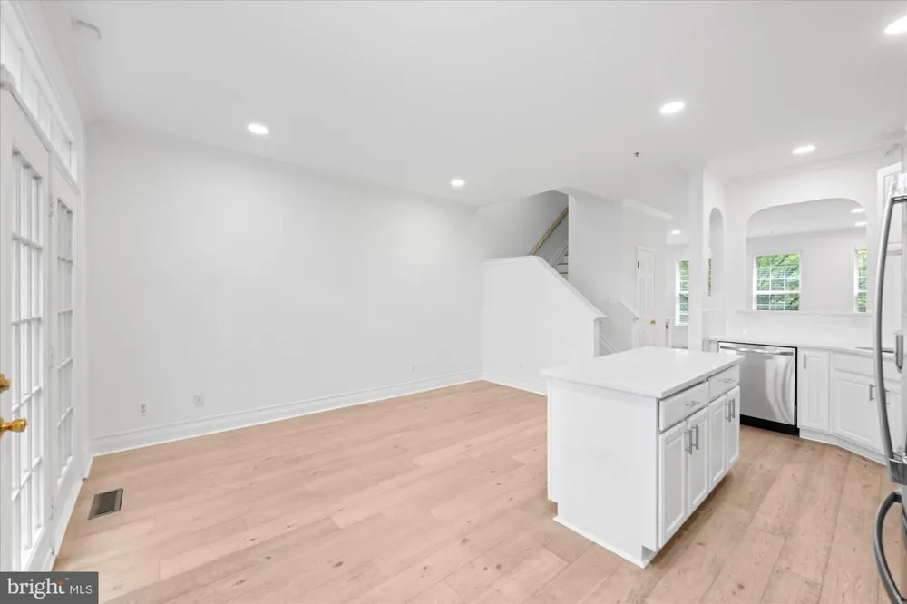 329 HELMUTH LANE Alexandria, VA 22304