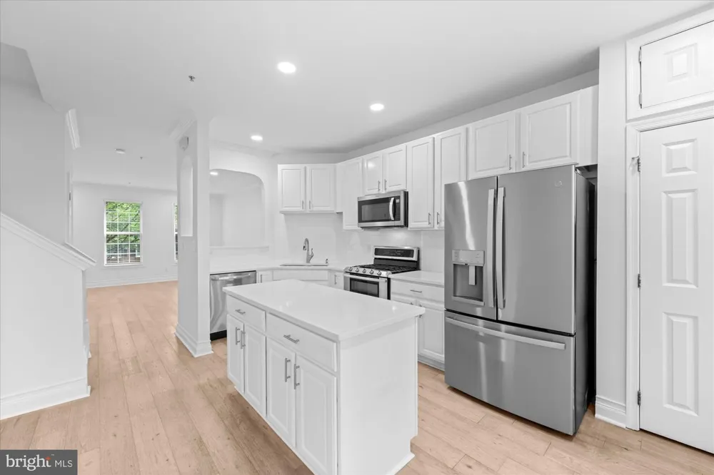 329 HELMUTH LANE Alexandria, VA 22304