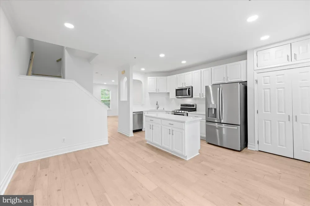 329 HELMUTH LANE Alexandria, VA 22304