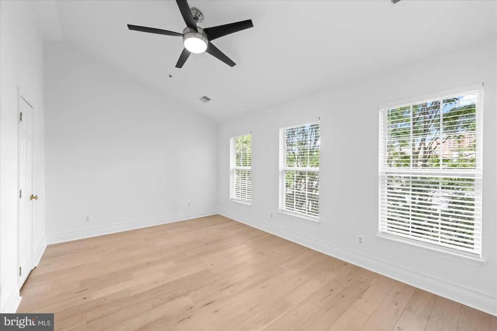 329 HELMUTH LANE Alexandria, VA 22304