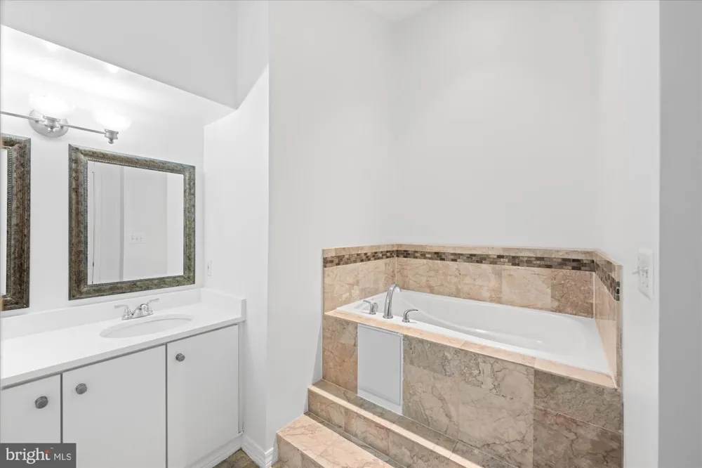 329 HELMUTH LANE Alexandria, VA 22304
