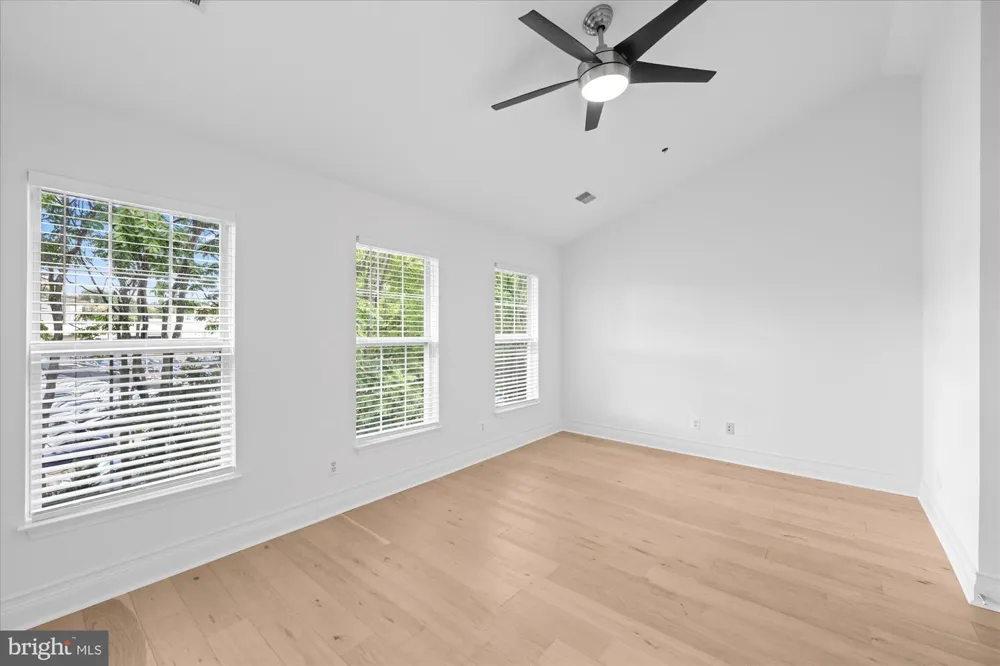 329 HELMUTH LANE Alexandria, VA 22304