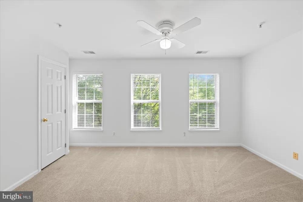 329 HELMUTH LANE Alexandria, VA 22304