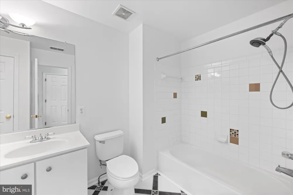 329 HELMUTH LANE Alexandria, VA 22304