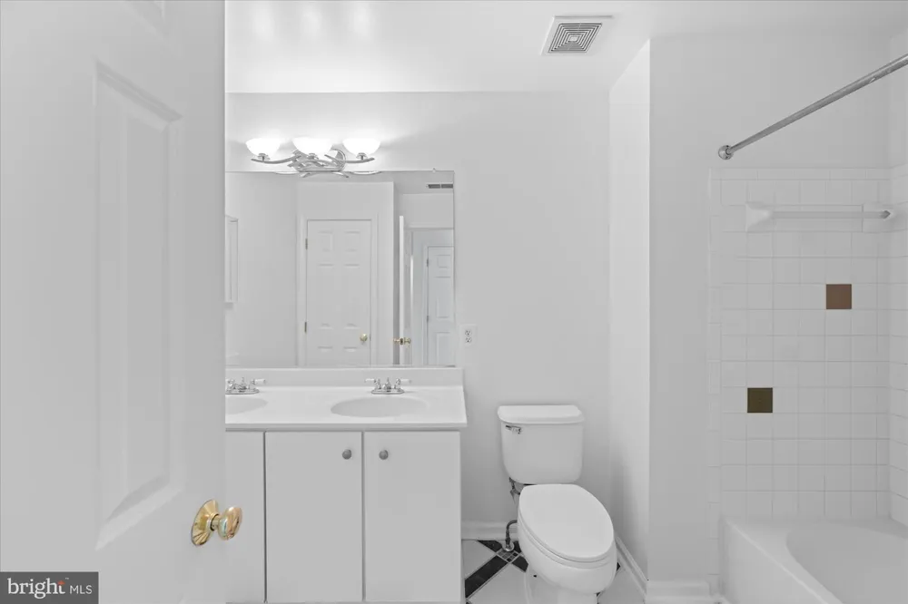 329 HELMUTH LANE Alexandria, VA 22304