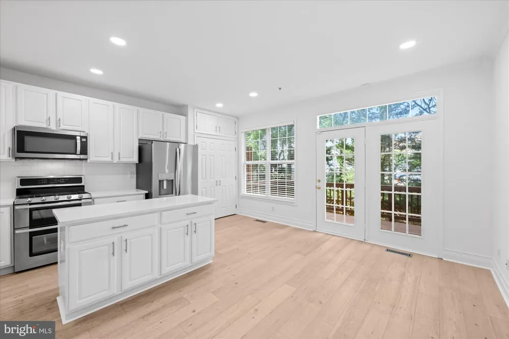 329 HELMUTH LANE Alexandria, VA 22304
