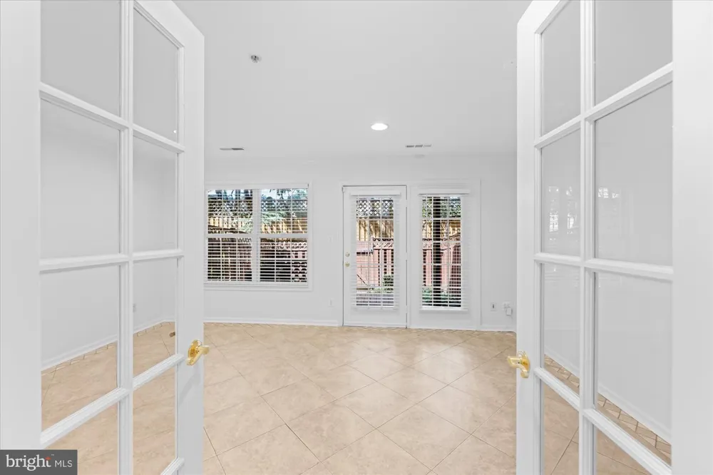 329 HELMUTH LANE Alexandria, VA 22304