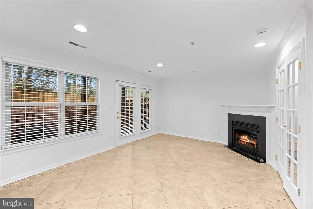 329 HELMUTH LANE Alexandria, VA 22304