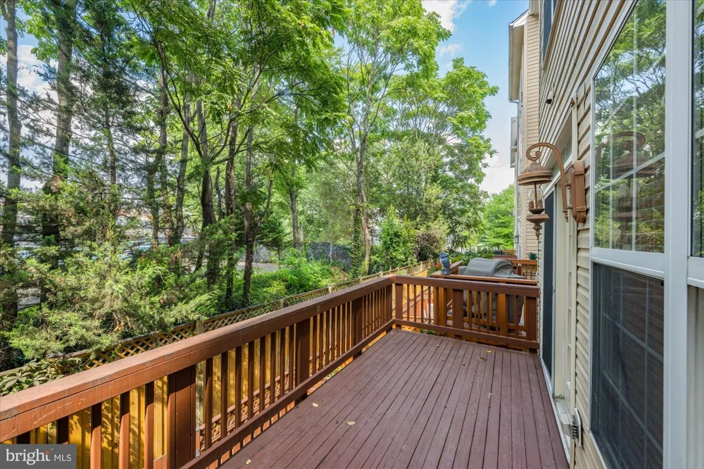 329 HELMUTH LANE Alexandria, VA 22304