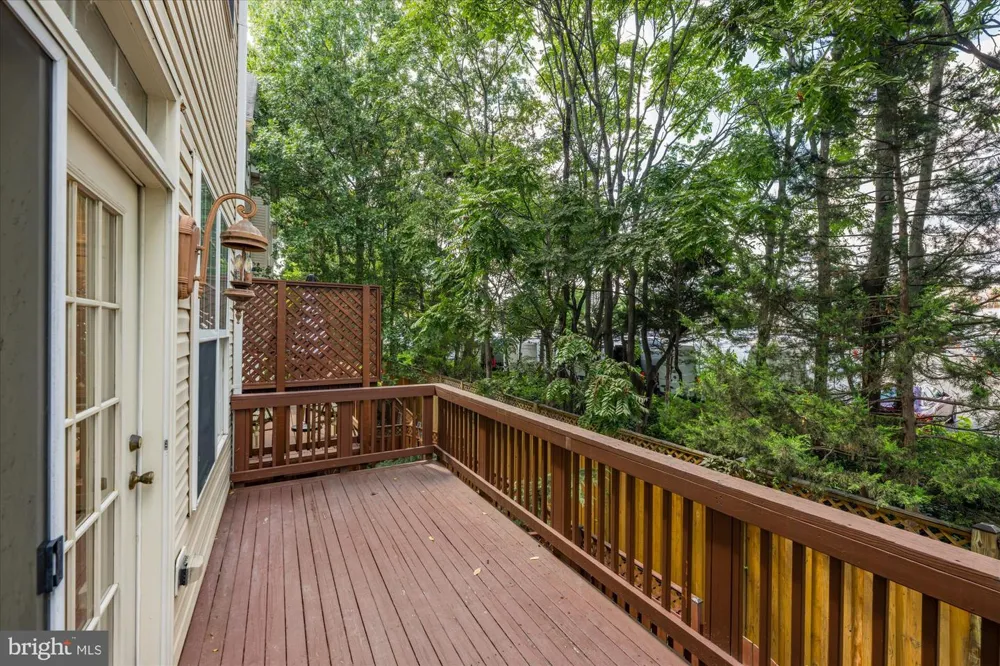 329 HELMUTH LANE Alexandria, VA 22304