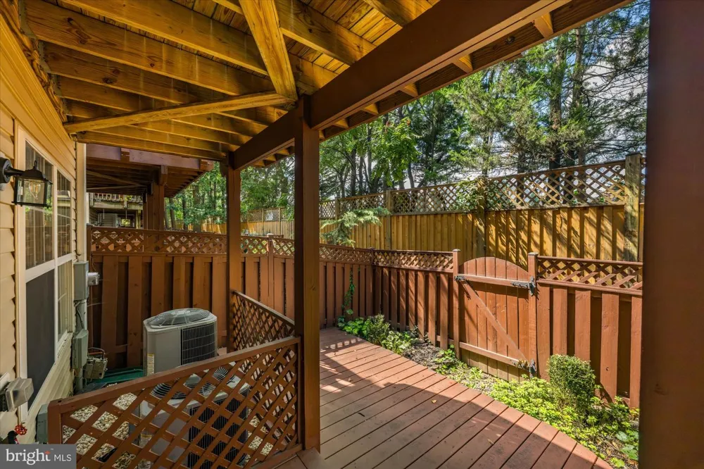 329 HELMUTH LANE Alexandria, VA 22304