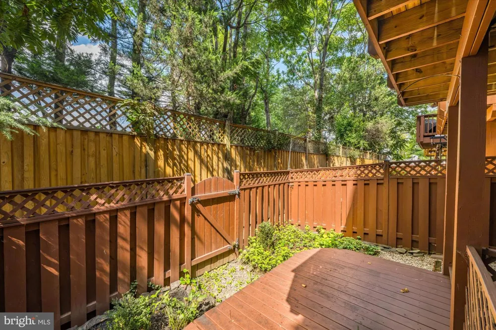 329 HELMUTH LANE Alexandria, VA 22304