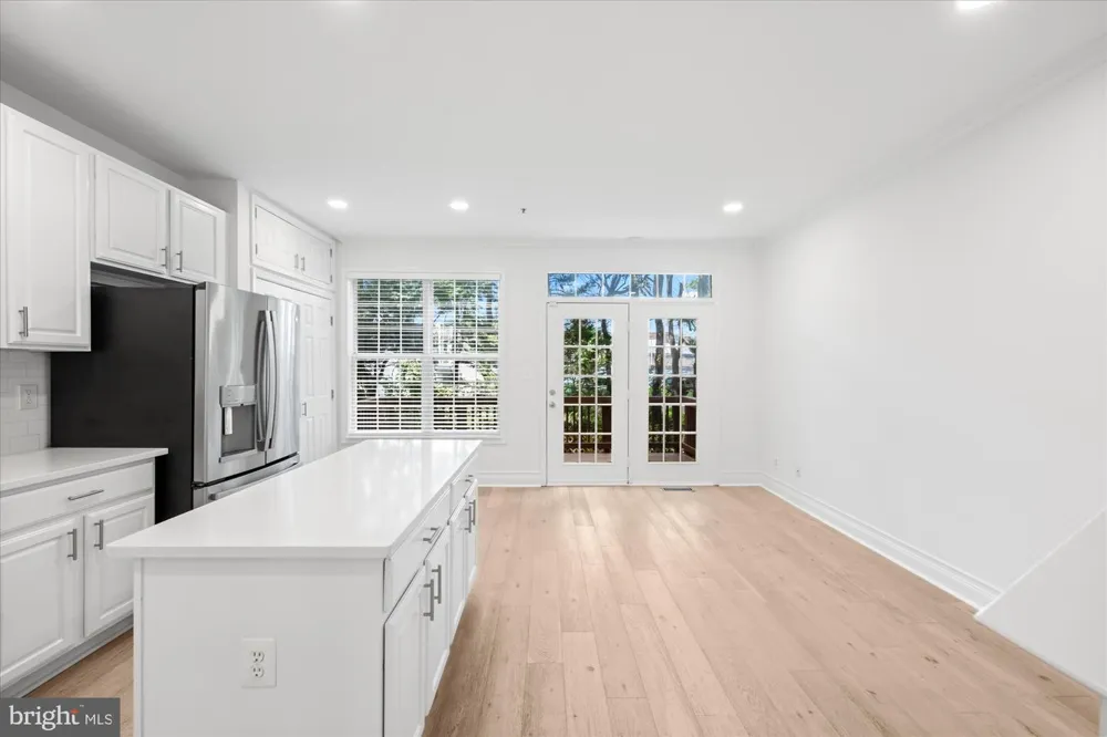 329 HELMUTH LANE Alexandria, VA 22304