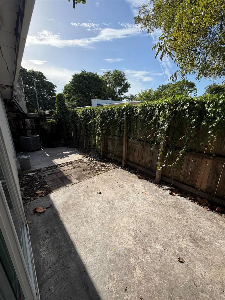 1303 NW 8TH AVENUE Fort Lauderdale, FL 33311