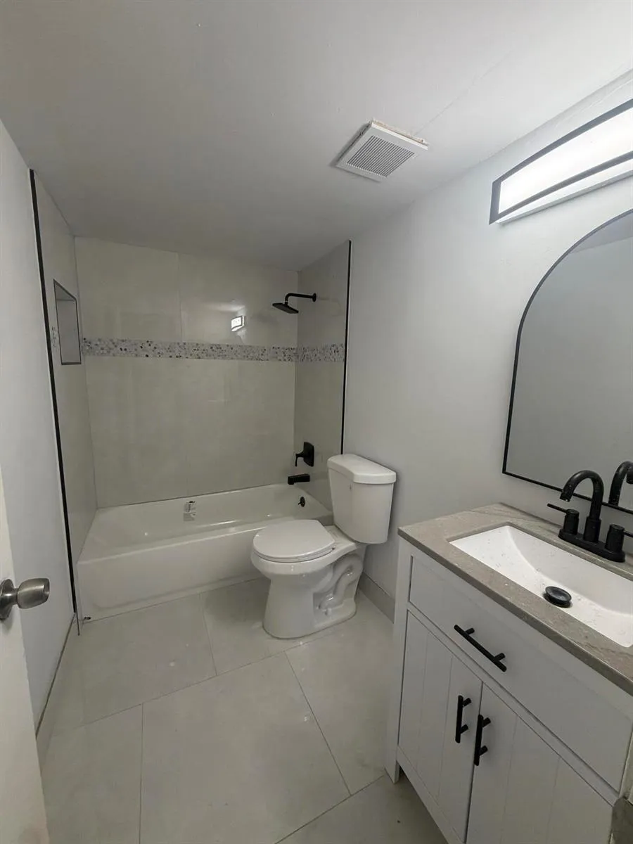 1303 NW 8TH AVENUE Fort Lauderdale, FL 33311