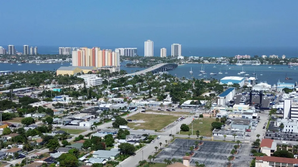 120 W 22ND STREET Riviera Beach, FL 33404