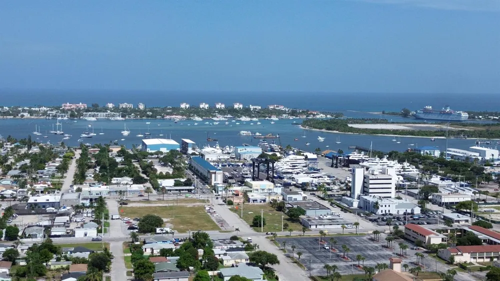120 W 22ND STREET Riviera Beach, FL 33404