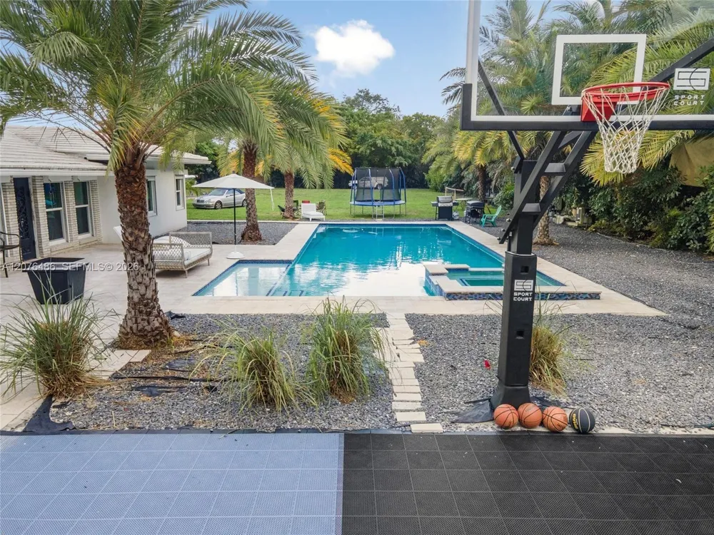 400 NE 2nd St Pompano Beach, FL 33060