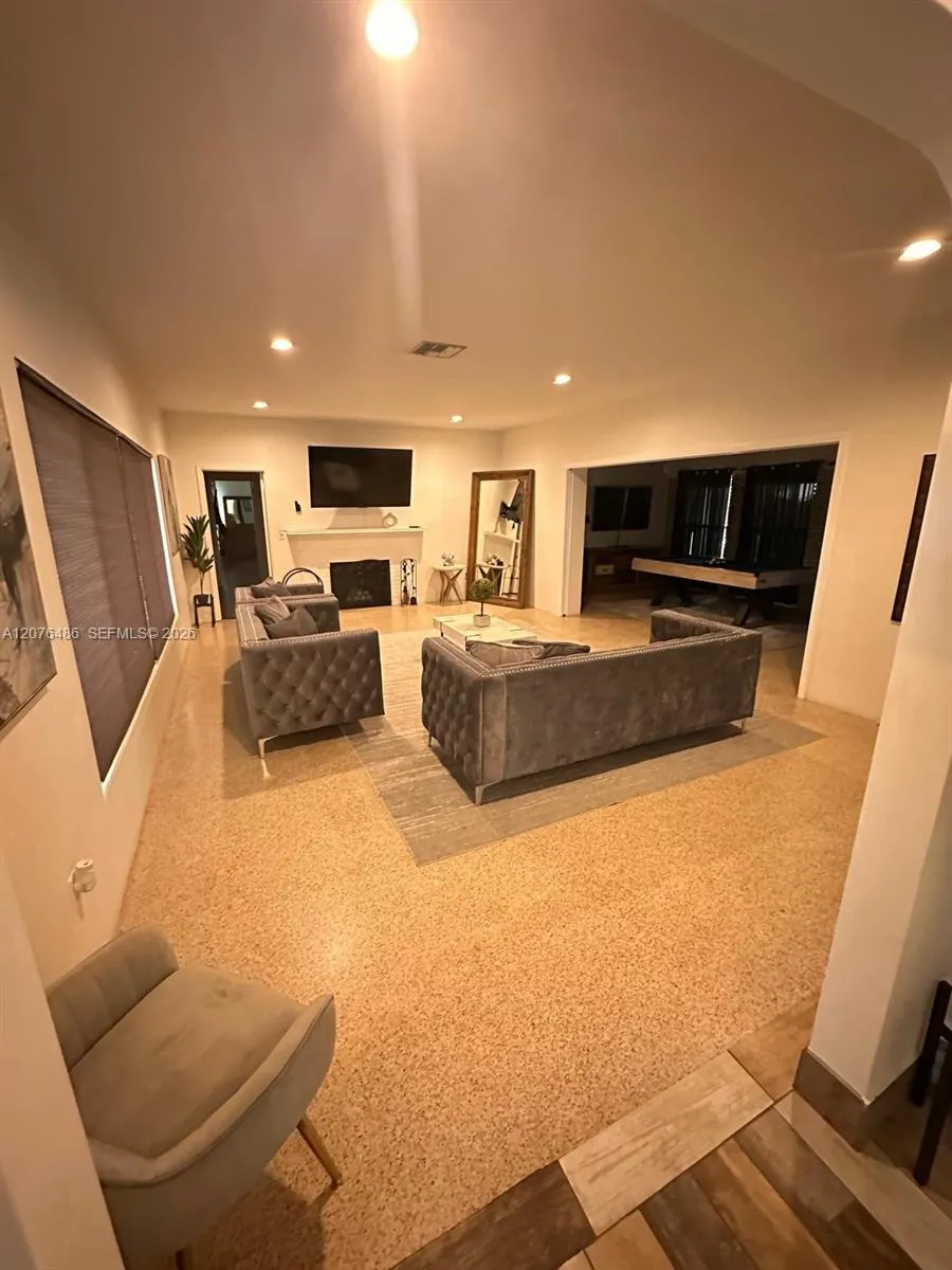 400 NE 2nd St Pompano Beach, FL 33060