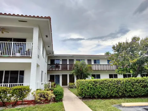 600 S Luna Court #23