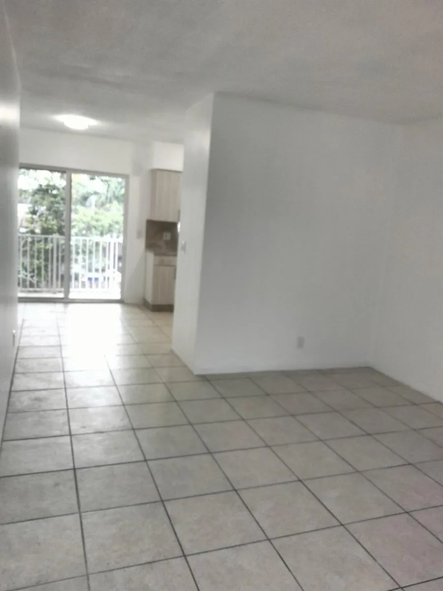 600 S Luna Court #23 Hollywood, FL 33021