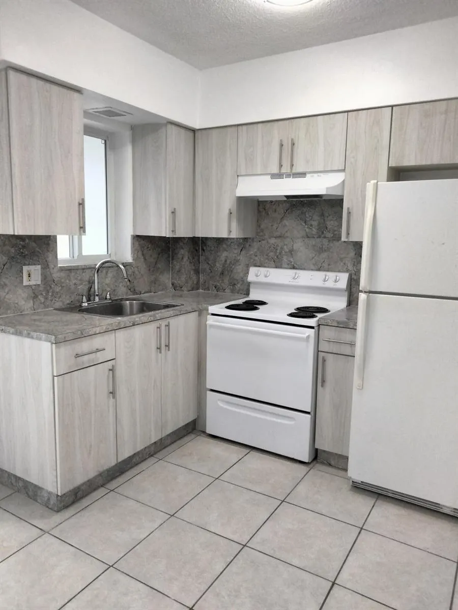600 S Luna Court #23 Hollywood, FL 33021